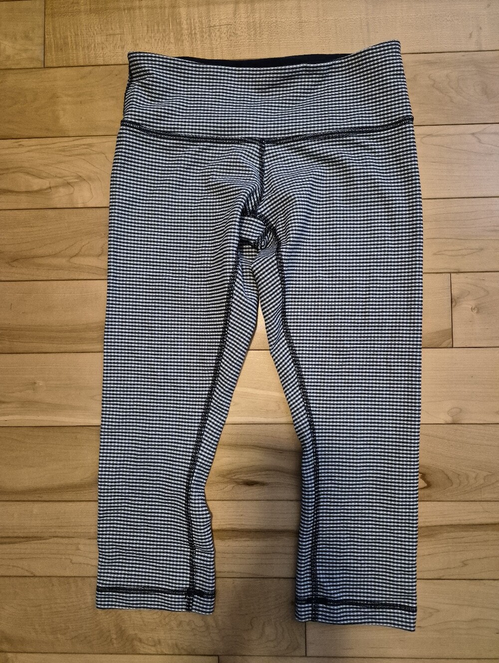 Lululemon women's size 4 capri leggings
